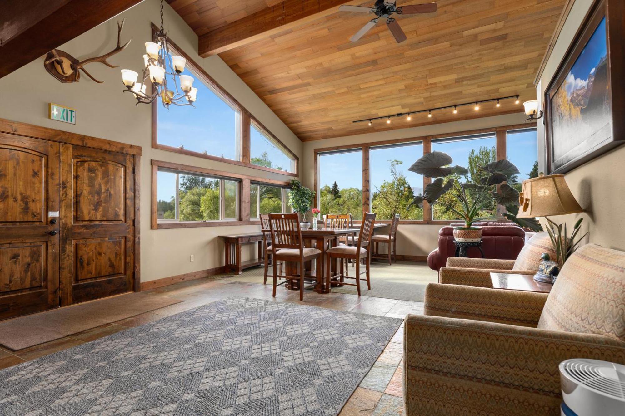 ווייטפיש Duck Inn Lodge מראה חיצוני תמונה